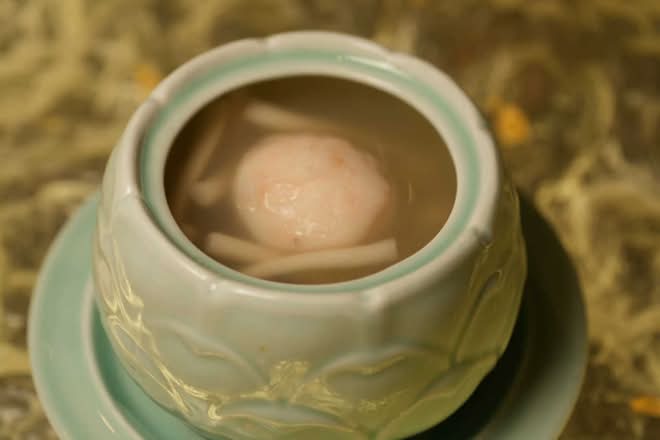 Jade Prawn Soup with Choy Sum (M)  竹笙白玉菇虾滑汤